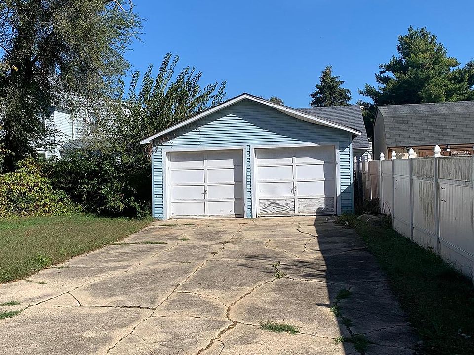 2nd image of 604 Walnut St