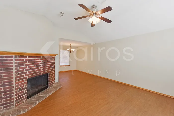 1129 NE 8th St — Photo 4