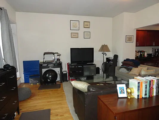 Rented by Halvatzis Realty | media 8