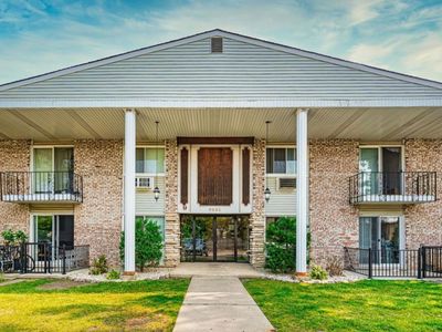 9351 Lady Bird Ln APT 2D, Des Plaines, IL, 60016