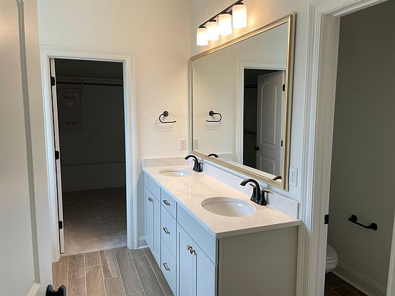 5th image of 401 Rue Evangeline