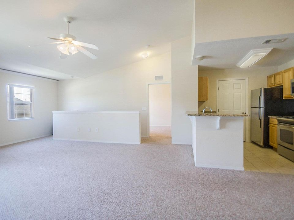 Open upstairs living space, split bedroom floor plan, with m