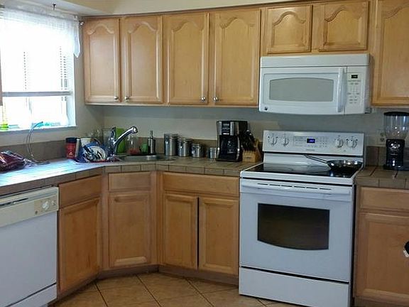 3rd image of 1554 Massa St
