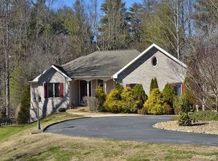 104 Racine Pl, Hendersonville, NC 28739