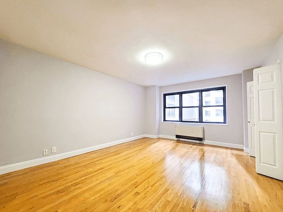 4th image of 301 E 47th St APT 12M