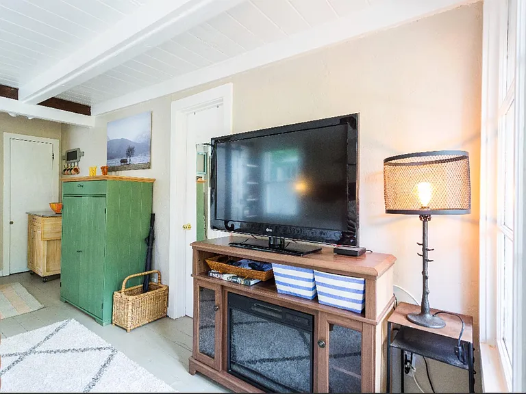254 Throckmorton Ave #D — Photo 4