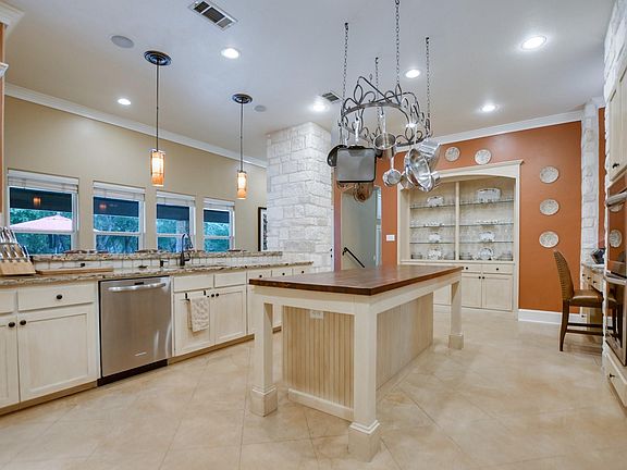 5th image of 650 Enchanted Oaks Dr