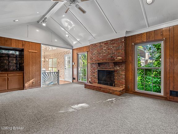 3rd image of 2409 Chattesworth Ln