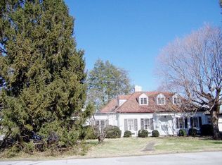 100 E Crawford Ave, Monterey, TN 38574
