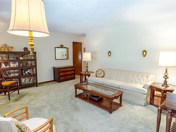 5th image of 6797 Woodlane Dr