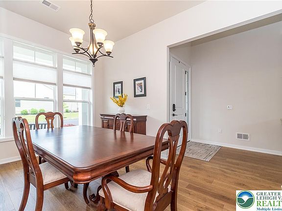 4th image of 1815 Valley View Dr S