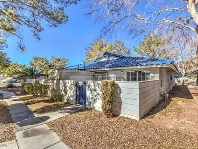 2132 Petersham Ct #D — Photo 1