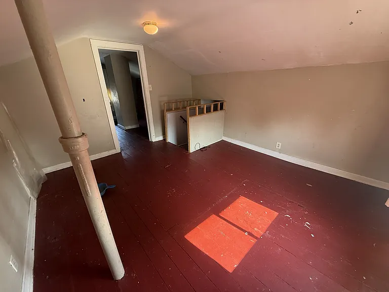 761 E Iowa St — Photo 10