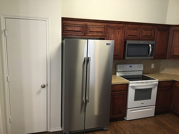 3rd image of 8400 Beaufort Ct