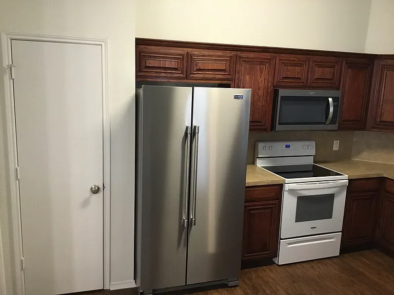 8400 Beaufort Ct — Photo 3