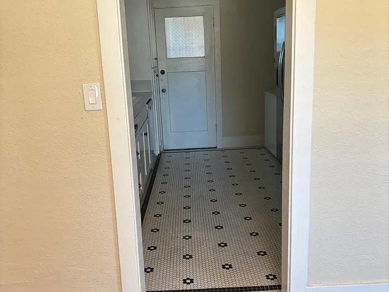 206 S 2nd St #7 — Photo 5