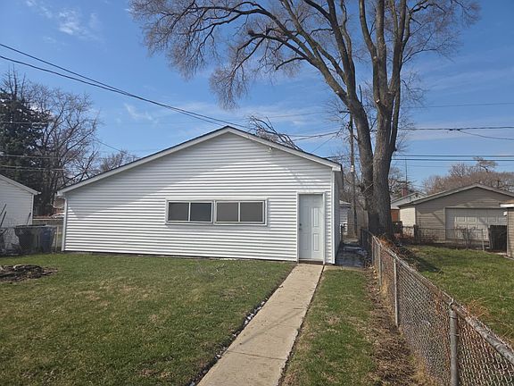 4th image of 14838 Champlain Ave