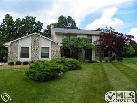 HIDDEN CREEK COURT.jpg