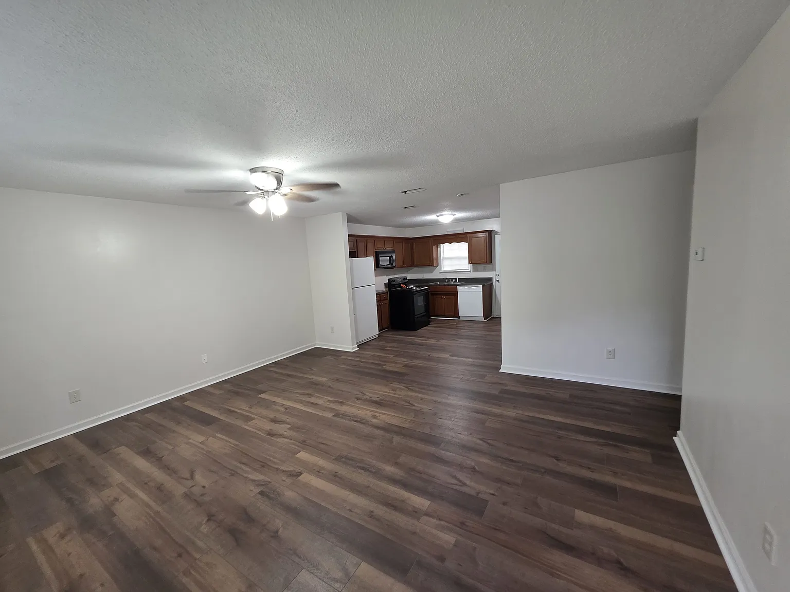 2 bed, 1000 sqft, $900 — Photo 2