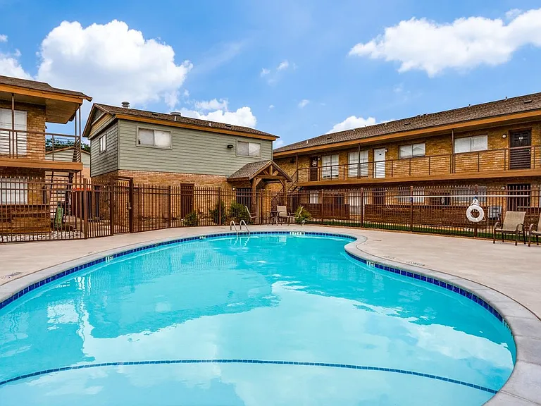 Stoneridge Apartments — Photo 1