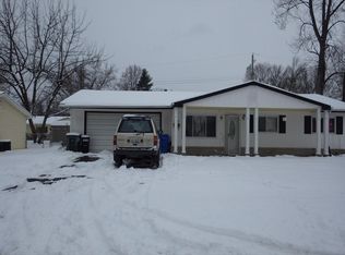 1120 Swallow Ln, Florissant, MO 63031