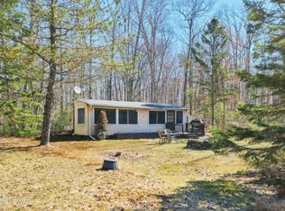 202 Tribes Dr, Shohola, PA 18458