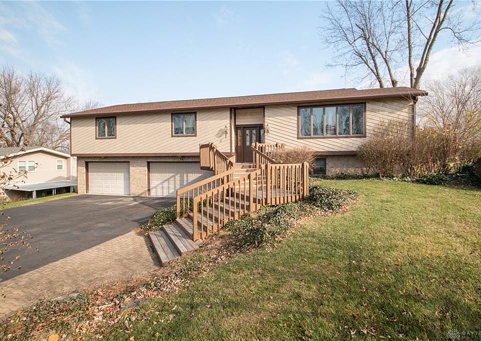 1st image of 18 Larchmere Dr