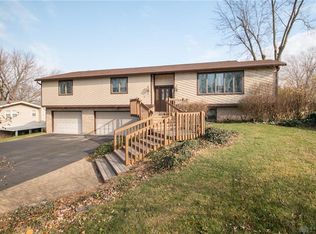18 Larchmere Dr, Dayton, OH 45440