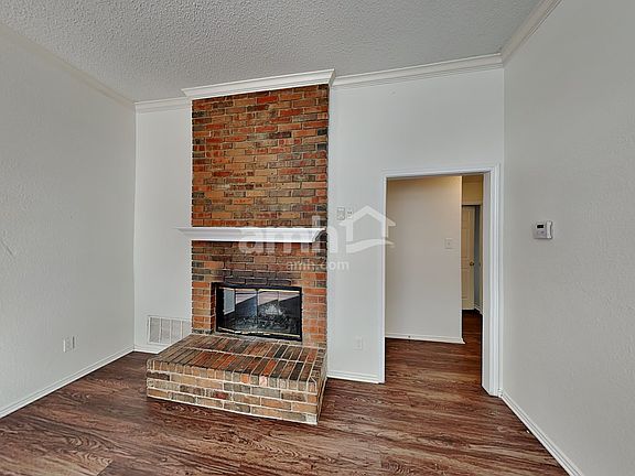 3rd image of 1367 Gainsborough Way