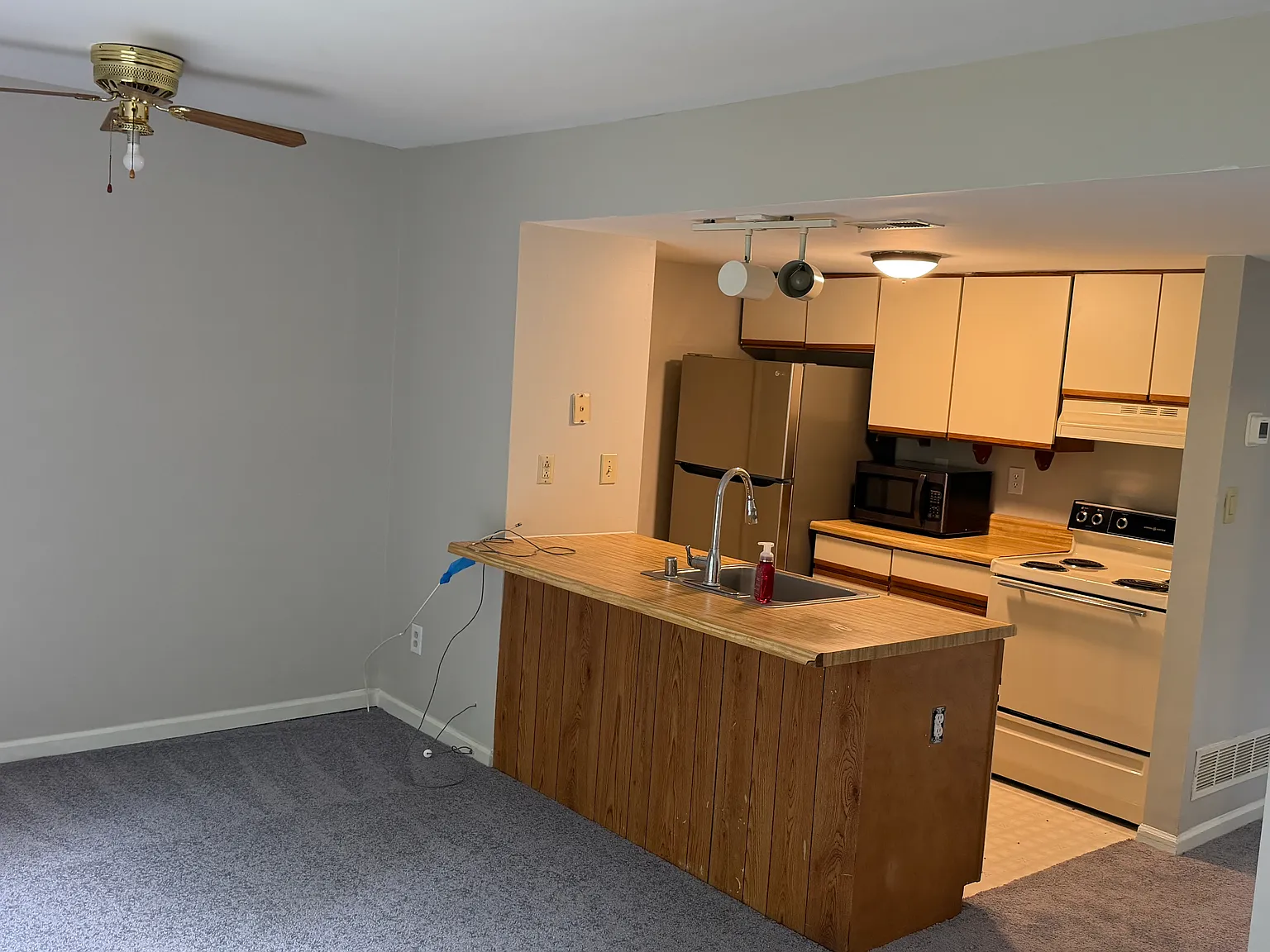 3 bed, 1080 sqft, $2,500 — Photo 4