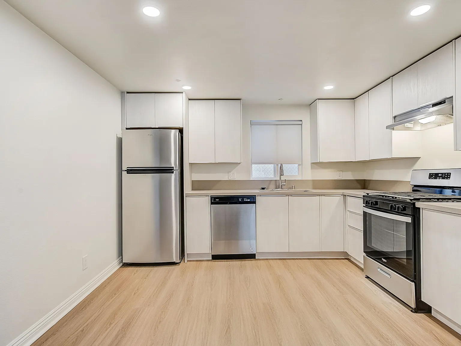 626 N Kingsley Dr — Photo 3