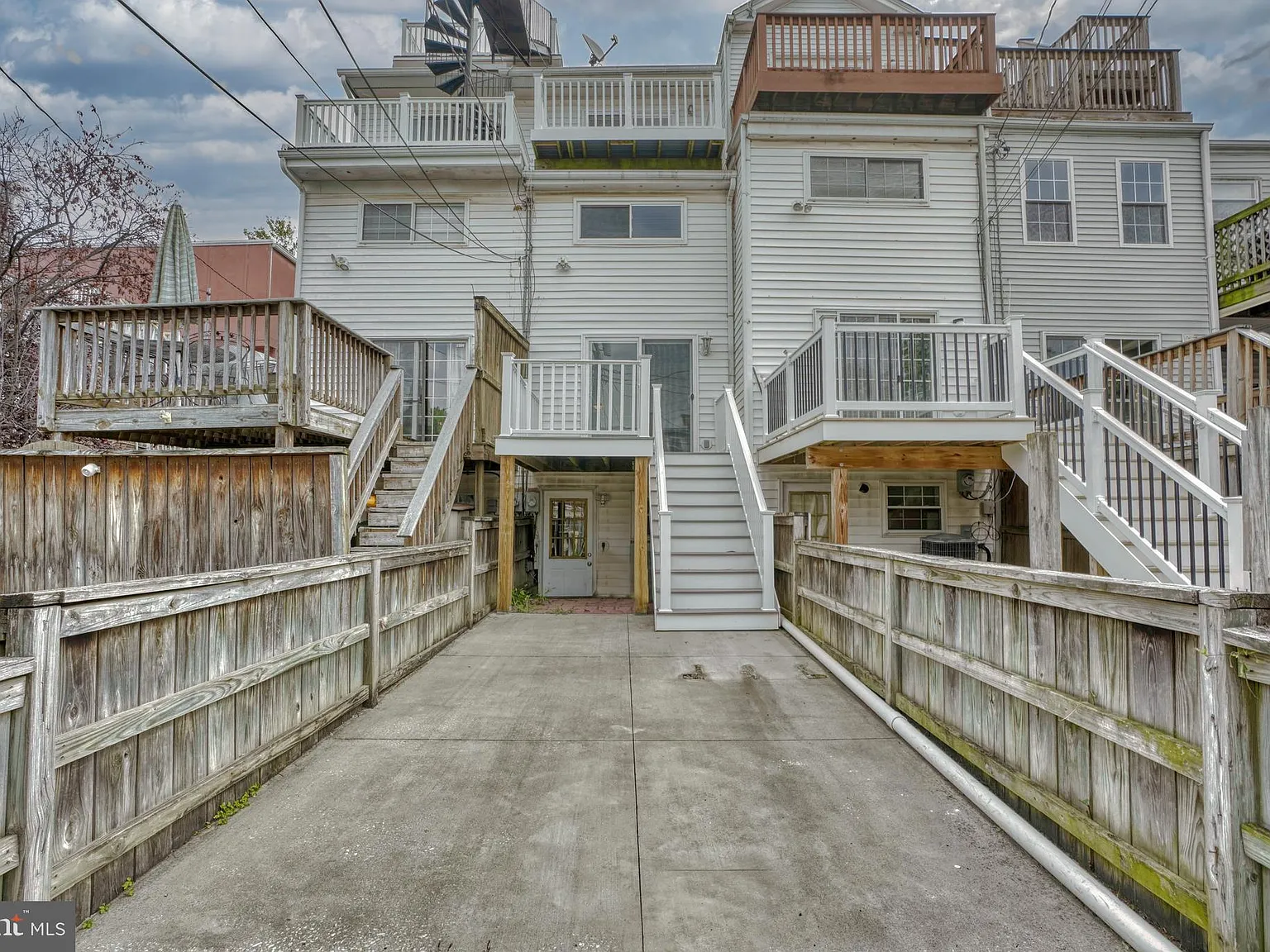 3 bed, 2.0 bath, 1380 sqft, $2,975 — Photo 3