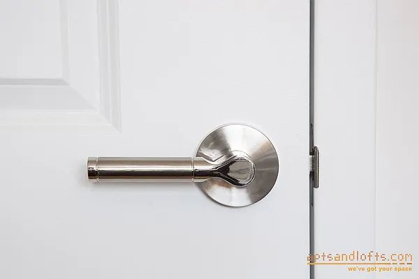 Rented by aptsandlofts.com | media 13