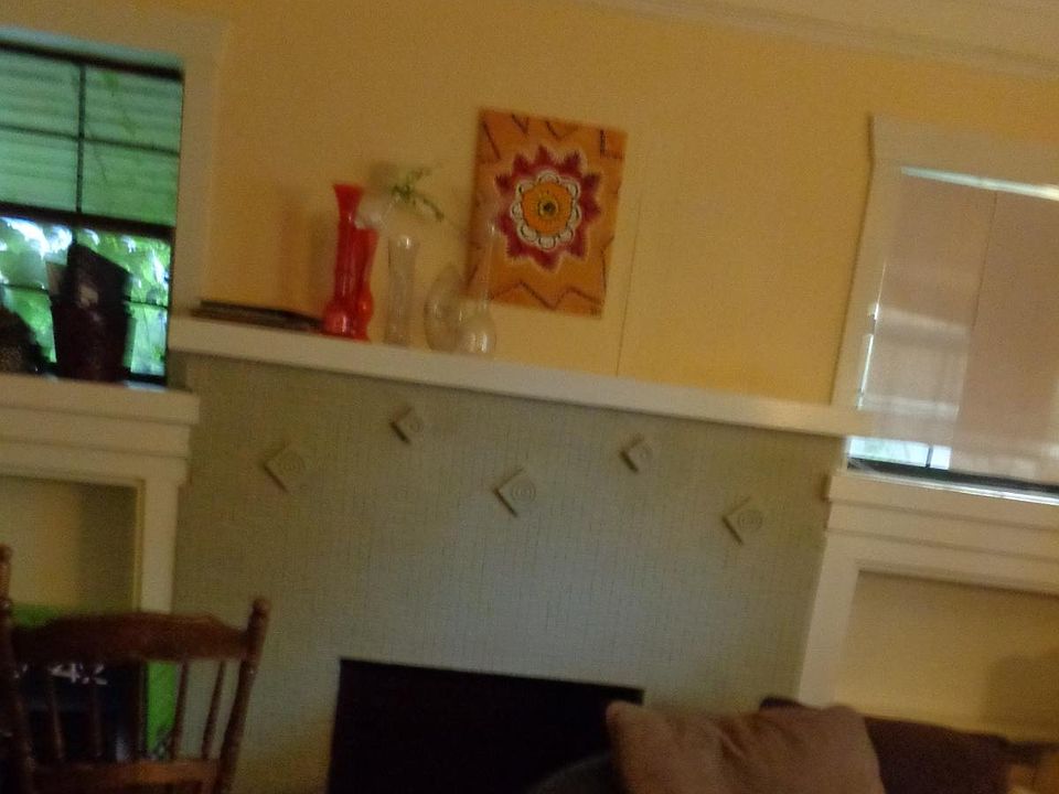 living room, non functioning fireplace