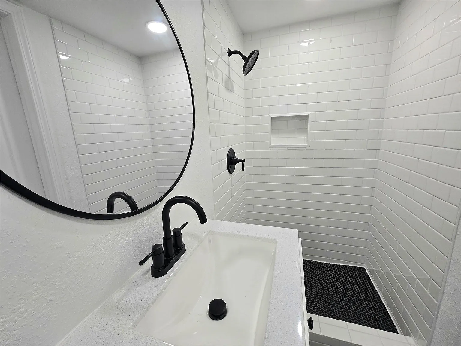 3 bed, 2.0 bath, 1120 sqft, $1,700 — Photo 4