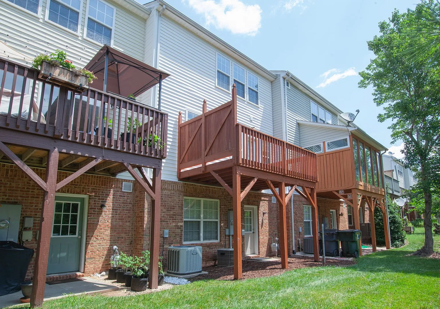 2 Bedroom 2.5 Bath with Lake View in Morrisville, NC! — Photo 2