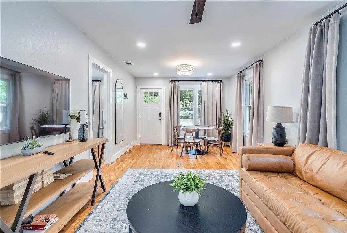 2 bed, 1.0 bath, 832 sqft, $3,000 — Photo 1