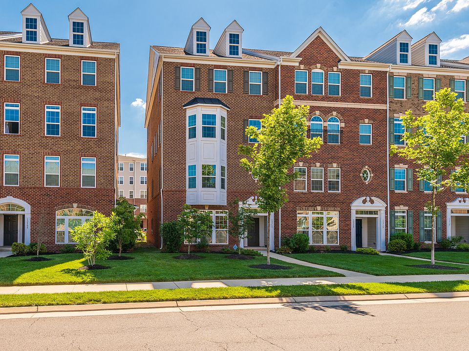 2-level condo near Dulles Airport & Rt. 28