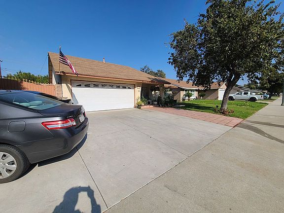 2nd image of 1943 W Phillips Dr