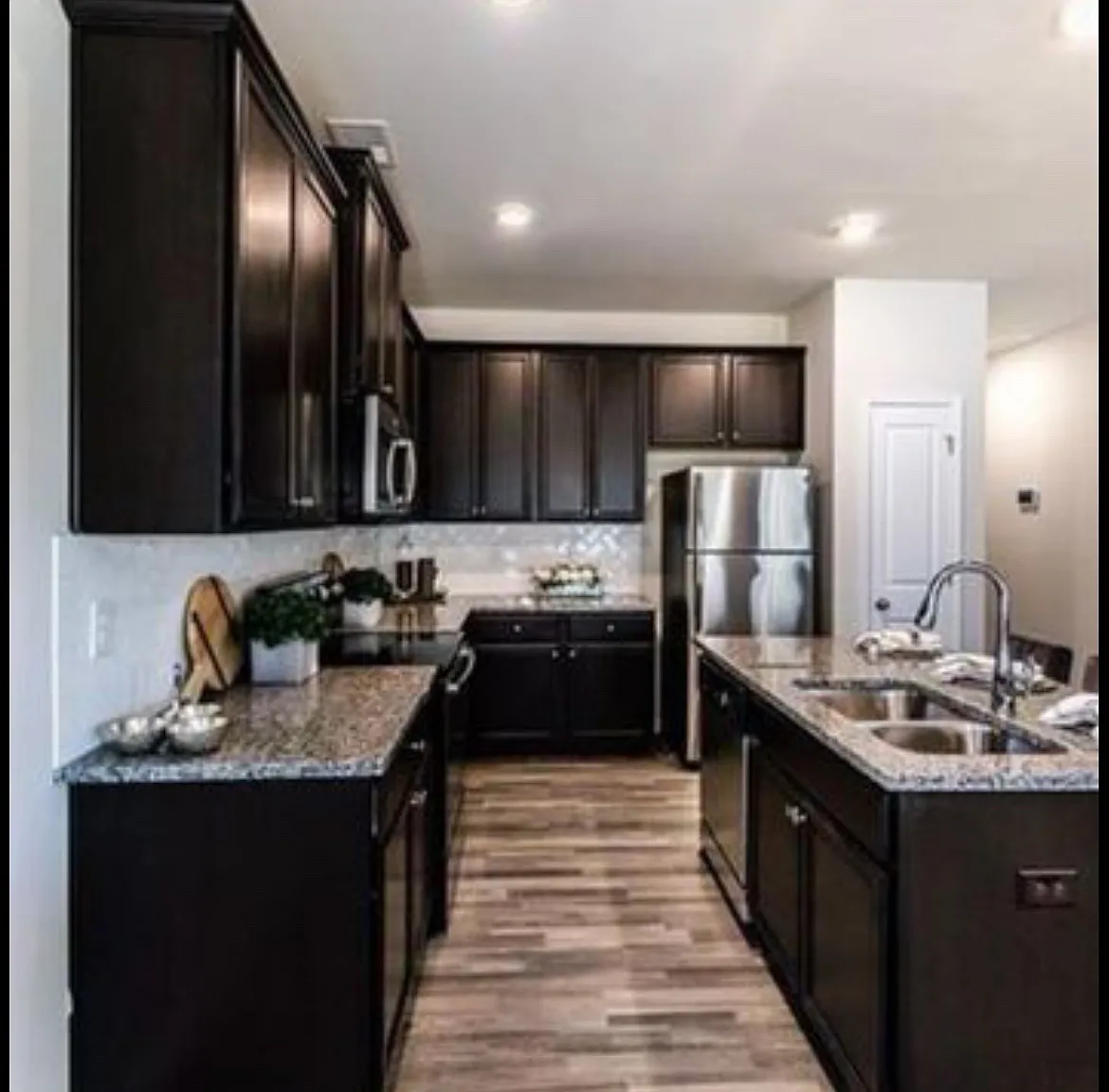 3 bed, 2.5 bath, 1500 sqft, $2,000 — Photo 3