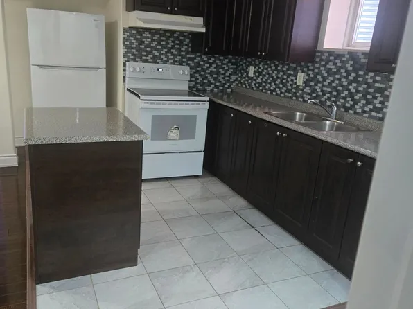 21 Rouge St, Brampton, ON L6P 3J1