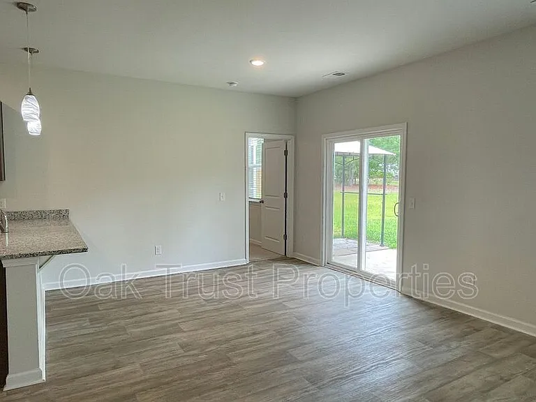 217 Lapping Waters Dr — Photo 7