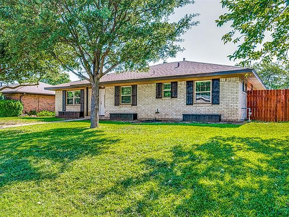 3rd image of 1721 Santa Cruz Cir