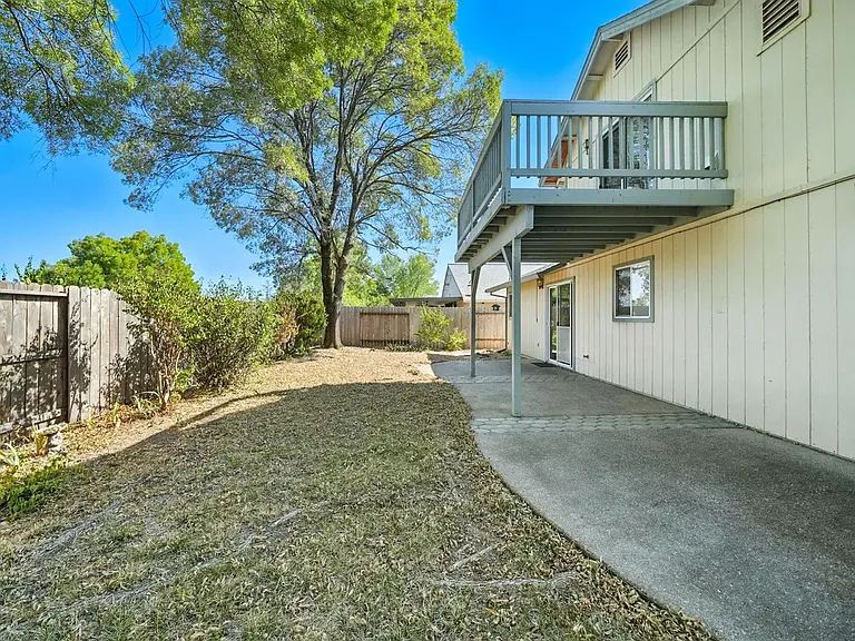 843 Montcrest Dr — Photo 12