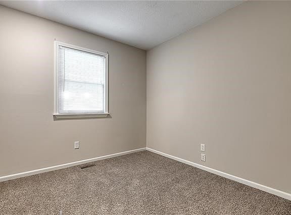 5th image of 221 Richfield Ct