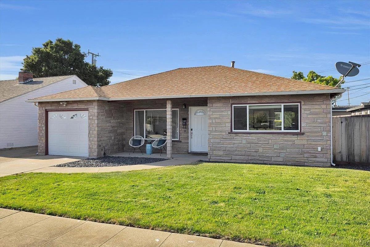 1865 Byron Ave photo 1