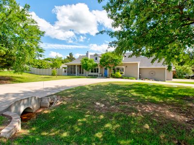 300 Colt Dr, Lake Kiowa, TX, 76240