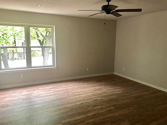 4th image of 2616 Jamestown Ln