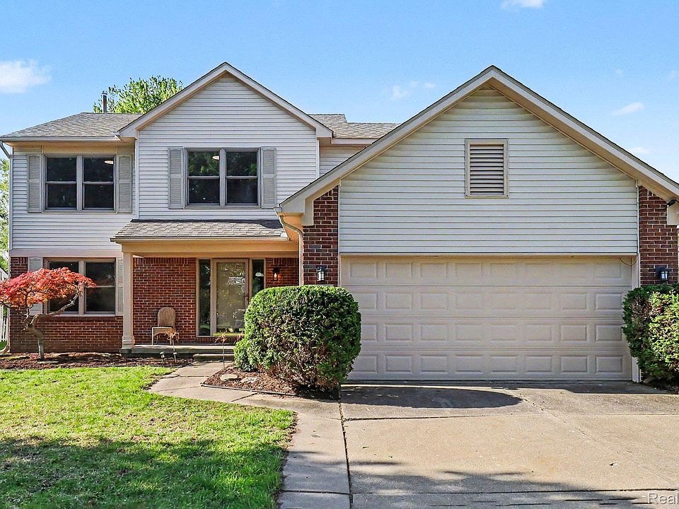 1st image of 42819 Fairfield Dr