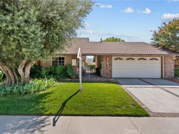 25631 Bellerive Dr, Santa Clarita, CA 91355